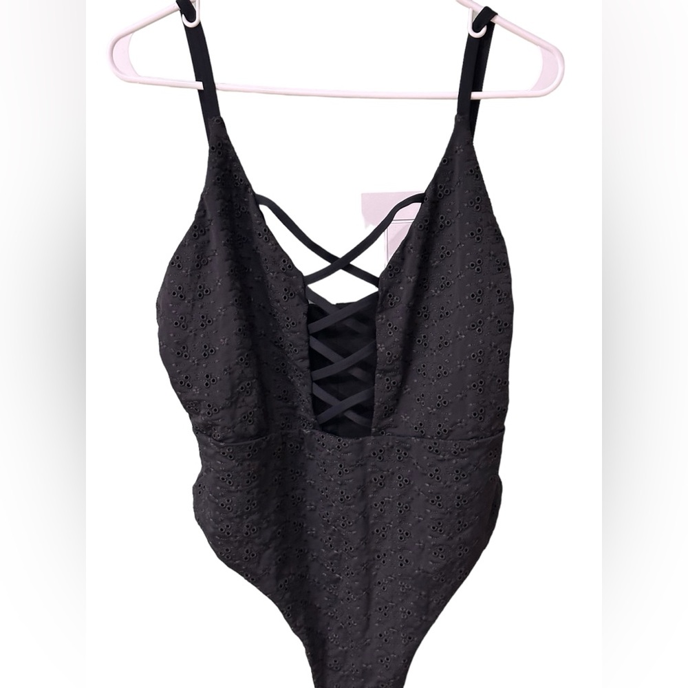 ❤️NWOT- Eyelet one piece bathing suit - 2X